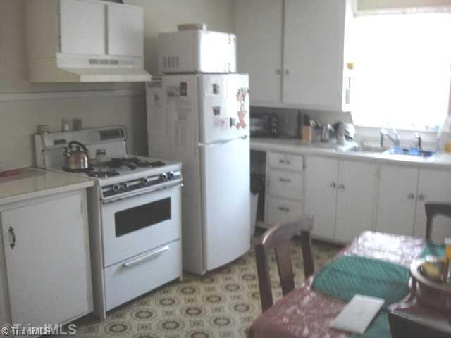 509 Pomeroy Street Graham, NC 27253 - Photo 2 of 6 Kitchen.