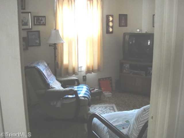 509 Pomeroy Street Graham, NC 27253 - Photo 4 of 6 2nd Bedroom.
