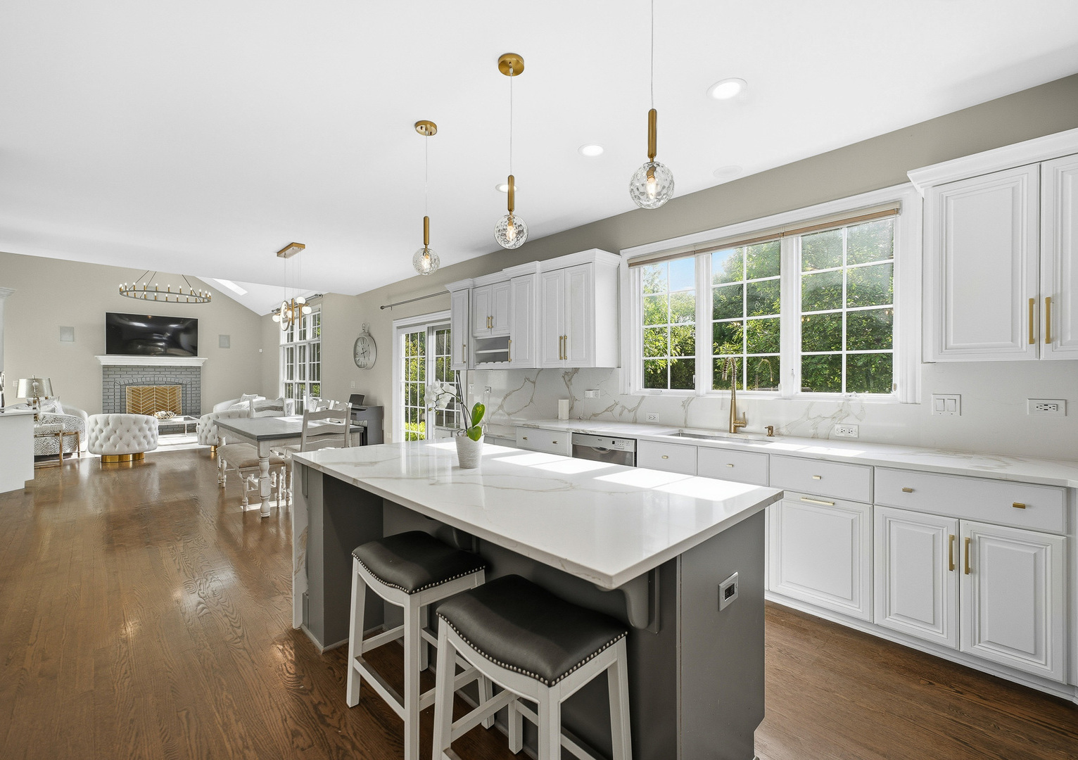 6430 Clarendon Hills Road Willowbrook, IL 60527 - Photo 10 of 46