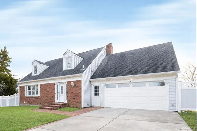 $995,000 | 1650 Gillette Drive, East Marion, NY 11939