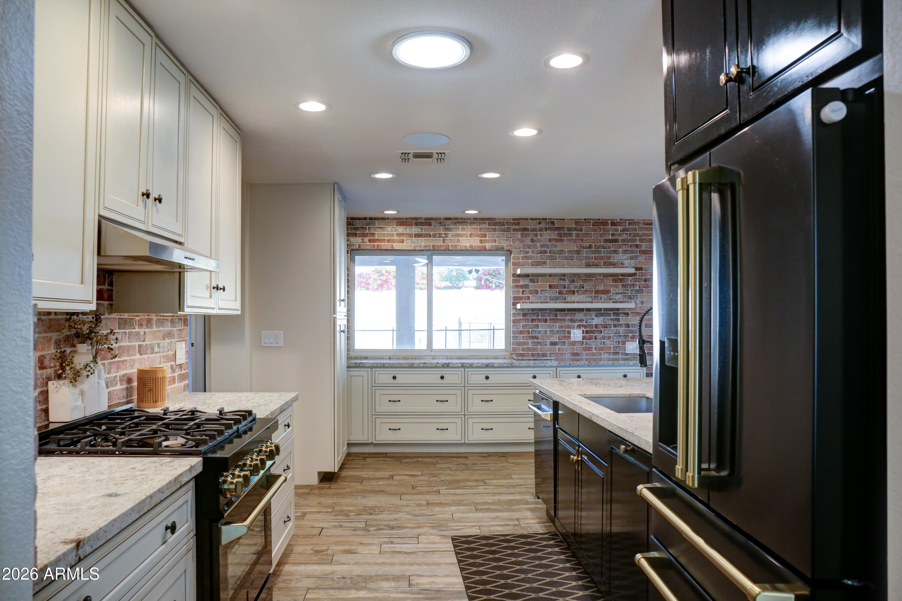 2016 East State Avenue Phoenix, AZ 85020 - Photo 16 of 42 a kitchen with counter top cabinets and appliances
