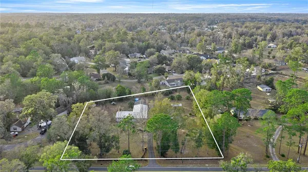 a view of a yard