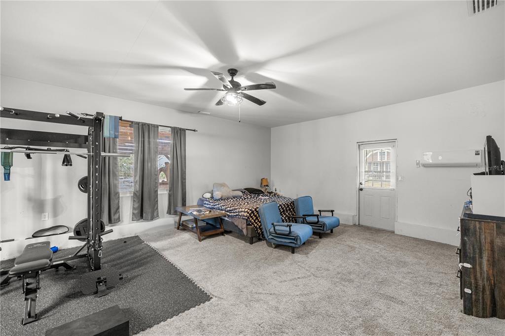 5100 Southeast 44th Avenue Road Ocala, FL 34480 - Photo 36 of 41 a living room with furniture