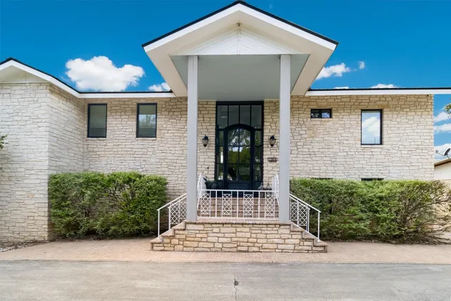 $2,944,444 | 100 South Waterway, Kingsland, TX 78639