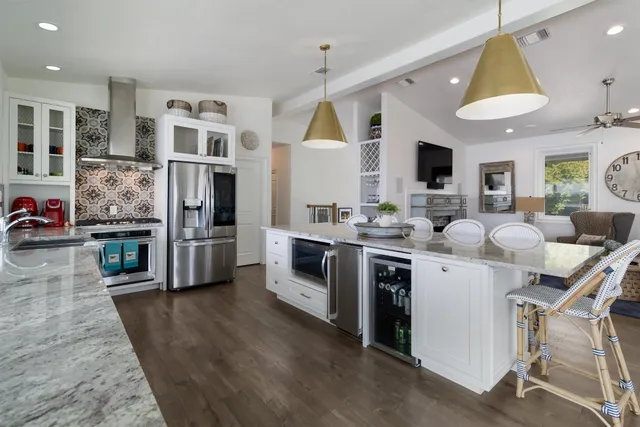 $2,944,444 | 100 South Waterway, Kingsland, TX 78639