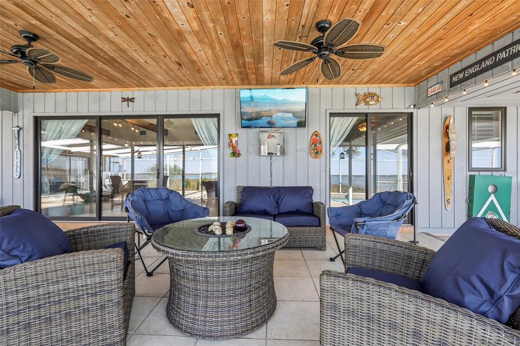 3050 Crump Road Winter Haven, FL 33881 - Photo 62 of 98 a living room with furniture