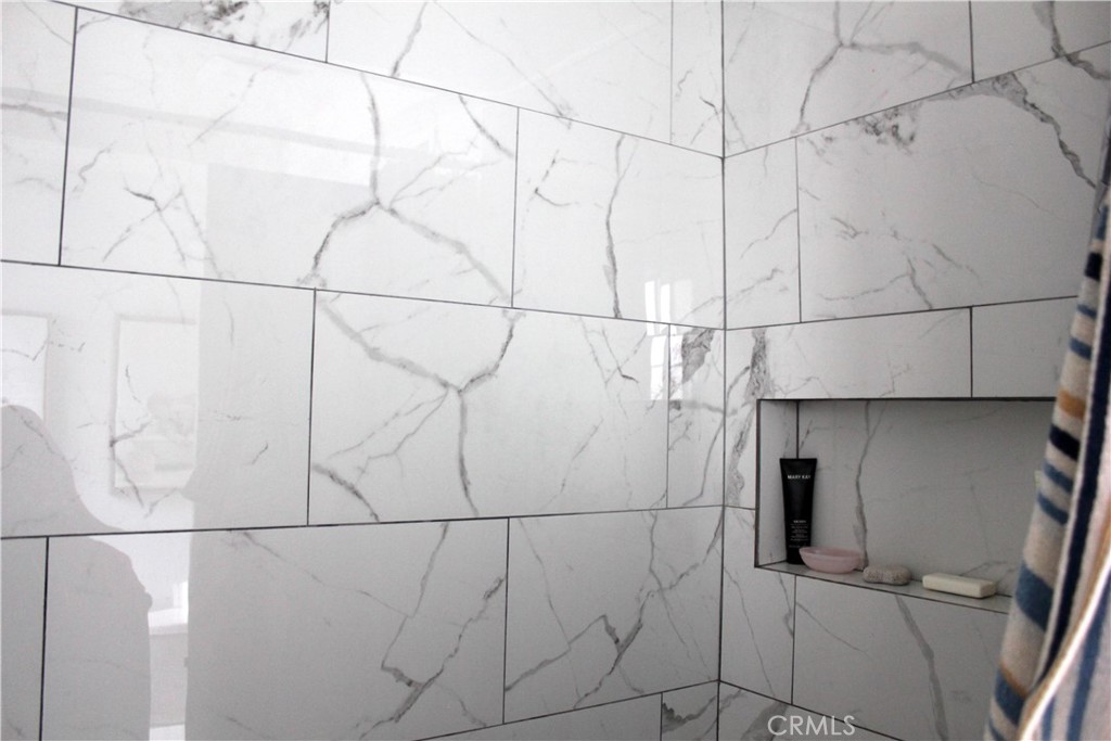 5911 Green Valley Road Riverside, CA 92504 - Photo 14 of 24 a bathroom with a close shower view