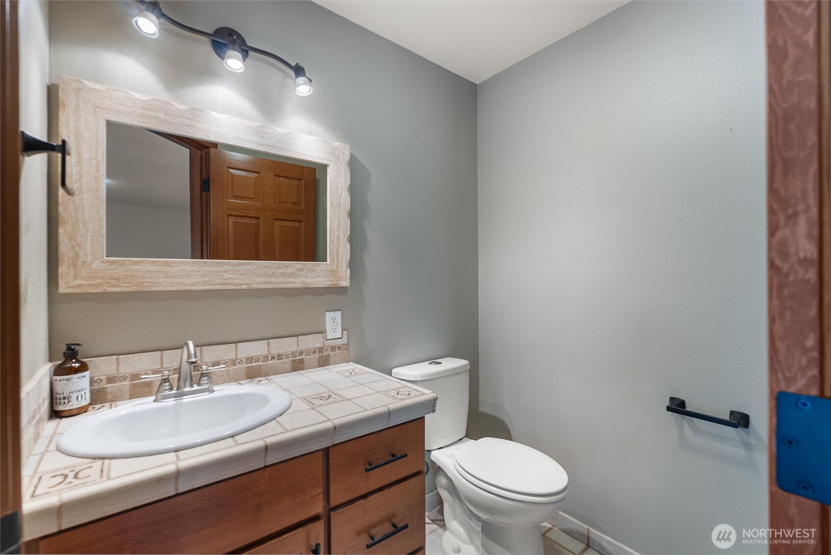 27422 Southeast 236th Street Maple Valley, WA 98038 - Photo 12 of 34