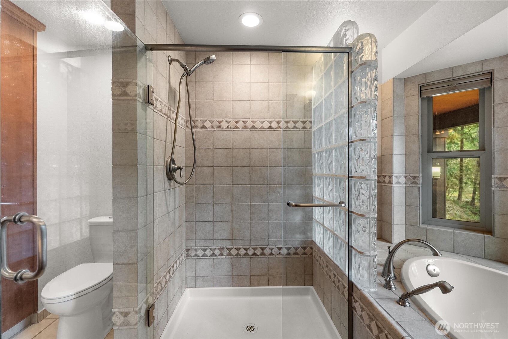 27422 Southeast 236th Street Maple Valley, WA 98038 - Photo 14 of 34