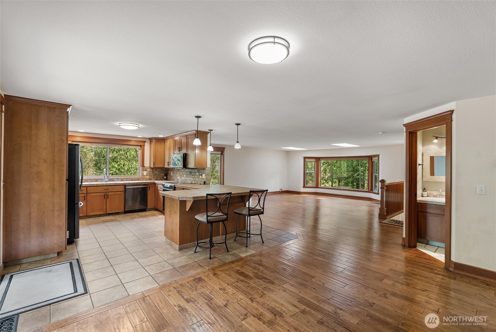 27422 Southeast 236th Street Maple Valley, WA 98038 - Photo 7 of 34