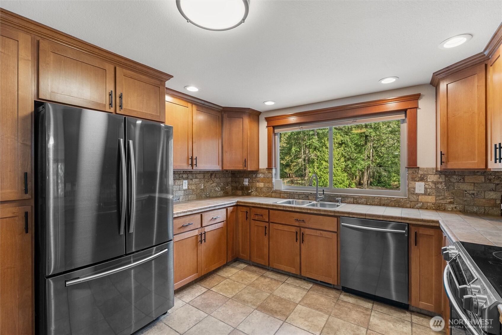 27422 Southeast 236th Street Maple Valley, WA 98038 - Photo 8 of 34