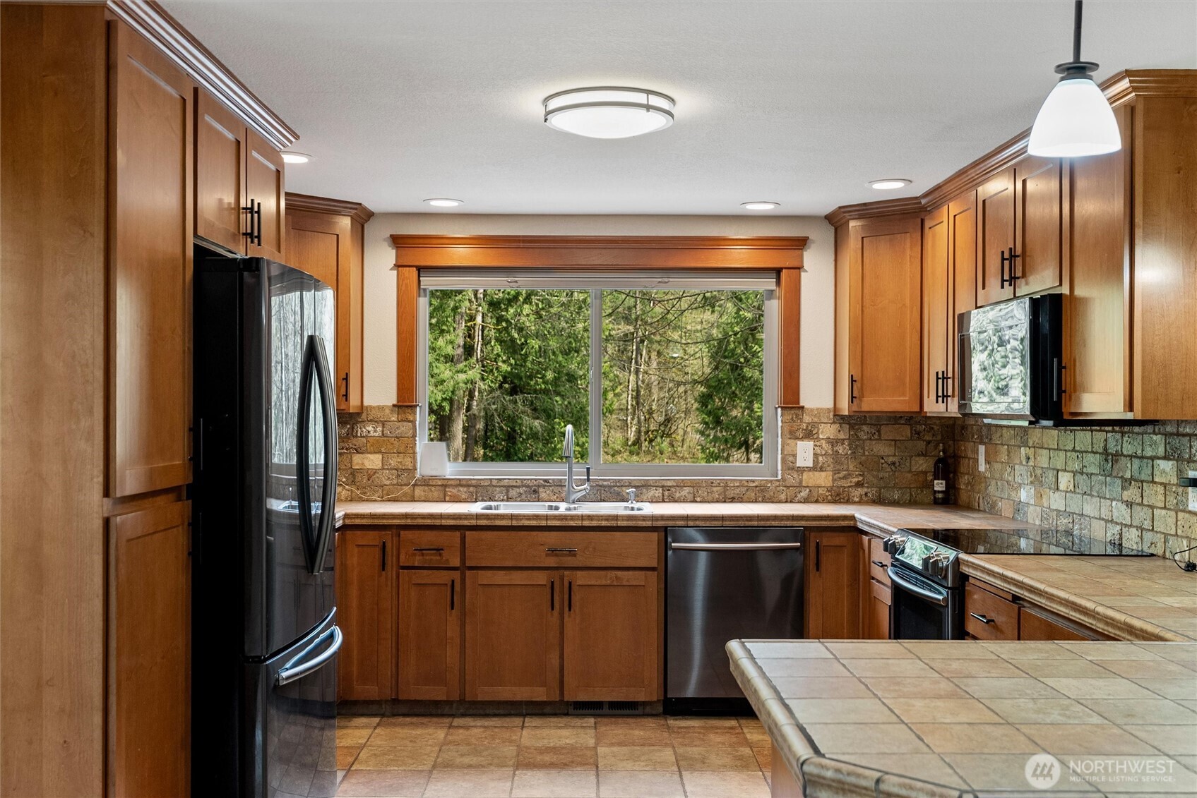 27422 Southeast 236th Street Maple Valley, WA 98038 - Photo 9 of 34