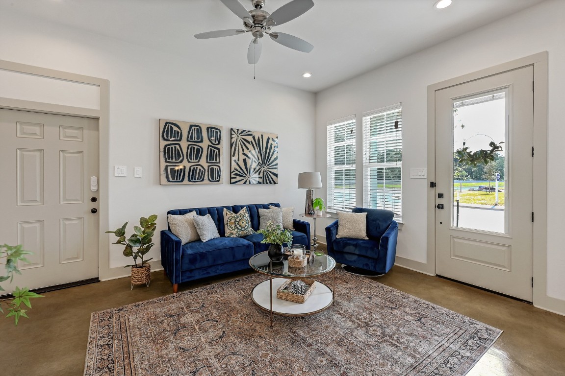 33455 Buckshot Lane, Unit 52 Spring, TX 77382 - Photo 5 of 25 a living room with furniture and a window