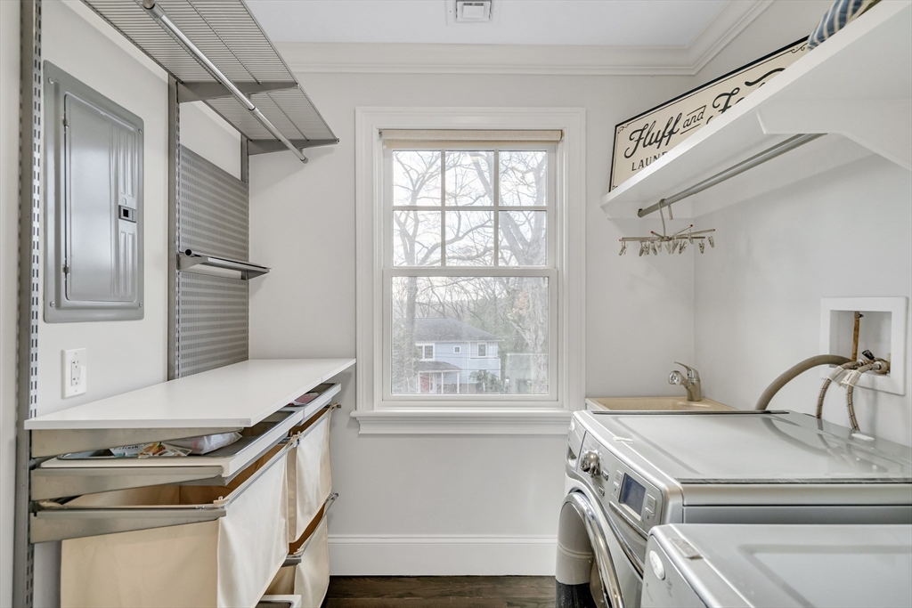 80 Buckman Drive Lexington, MA 02421 - Photo 21 of 29 a kitchen that has a stove and a table