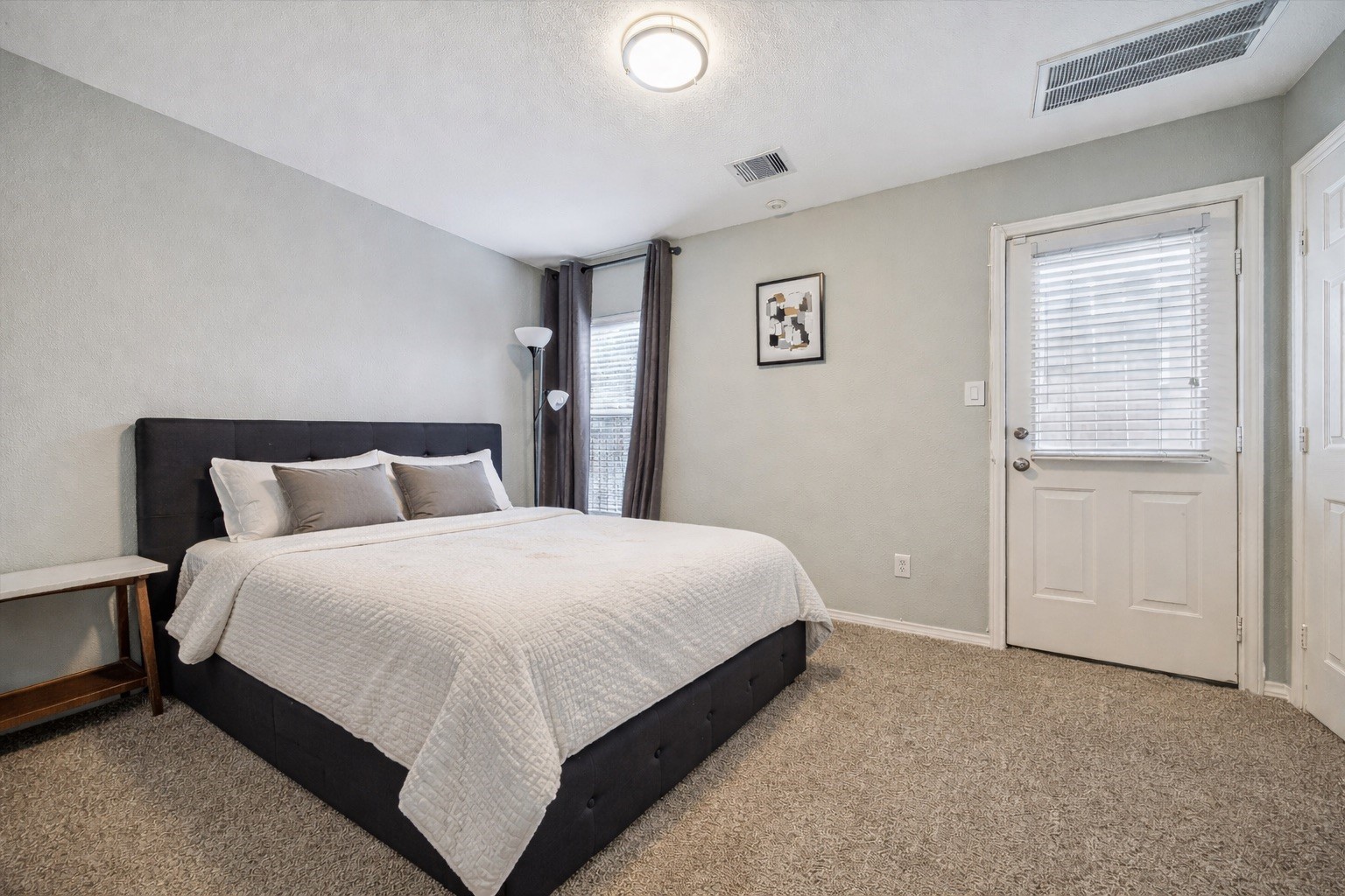 5239 Schuler Street, Unit C Houston, TX 77007 - Photo 14 of 21 Virtually Staged