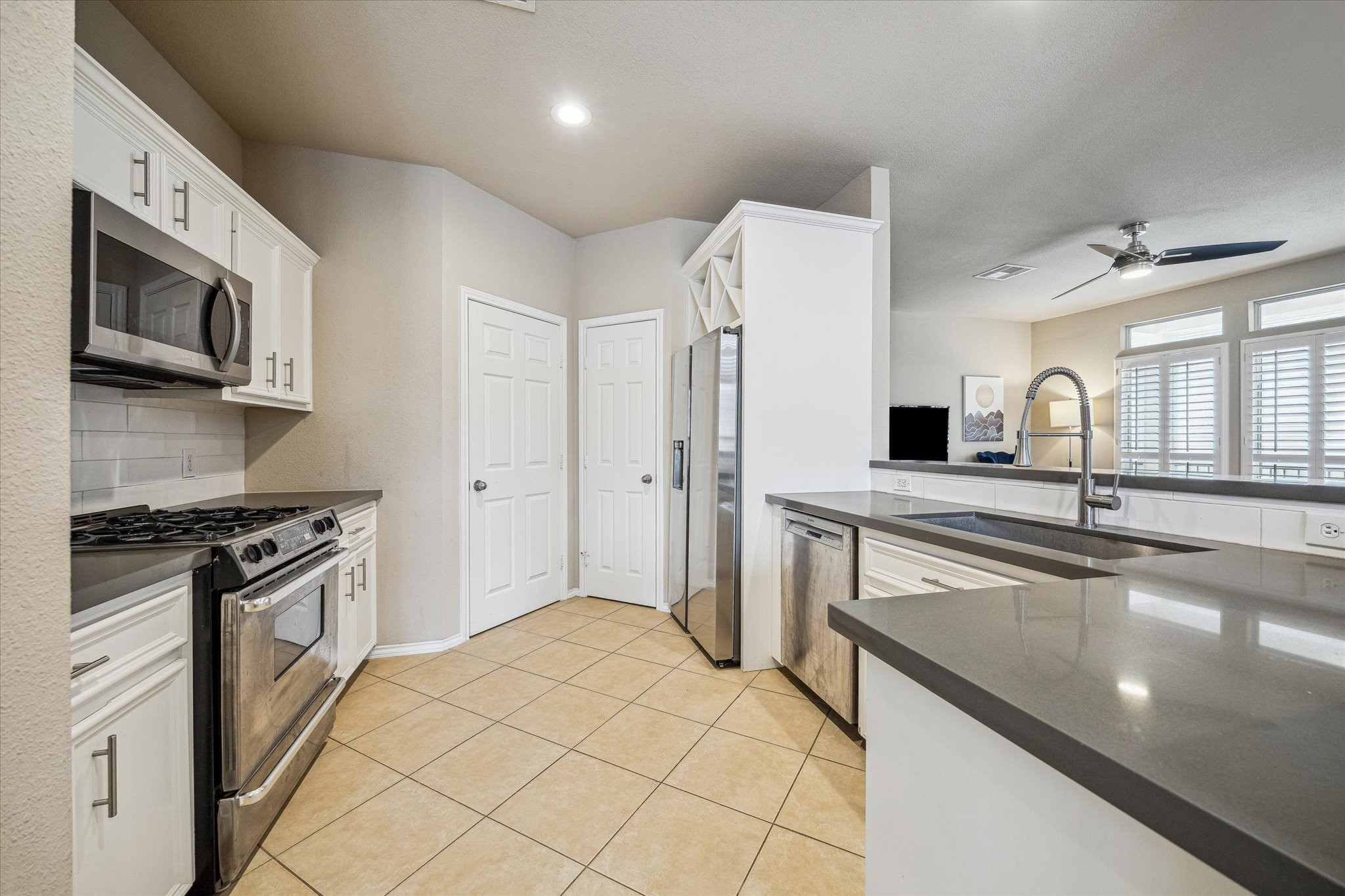 5239 Schuler Street, Unit C Houston, TX 77007 - Photo 5 of 21