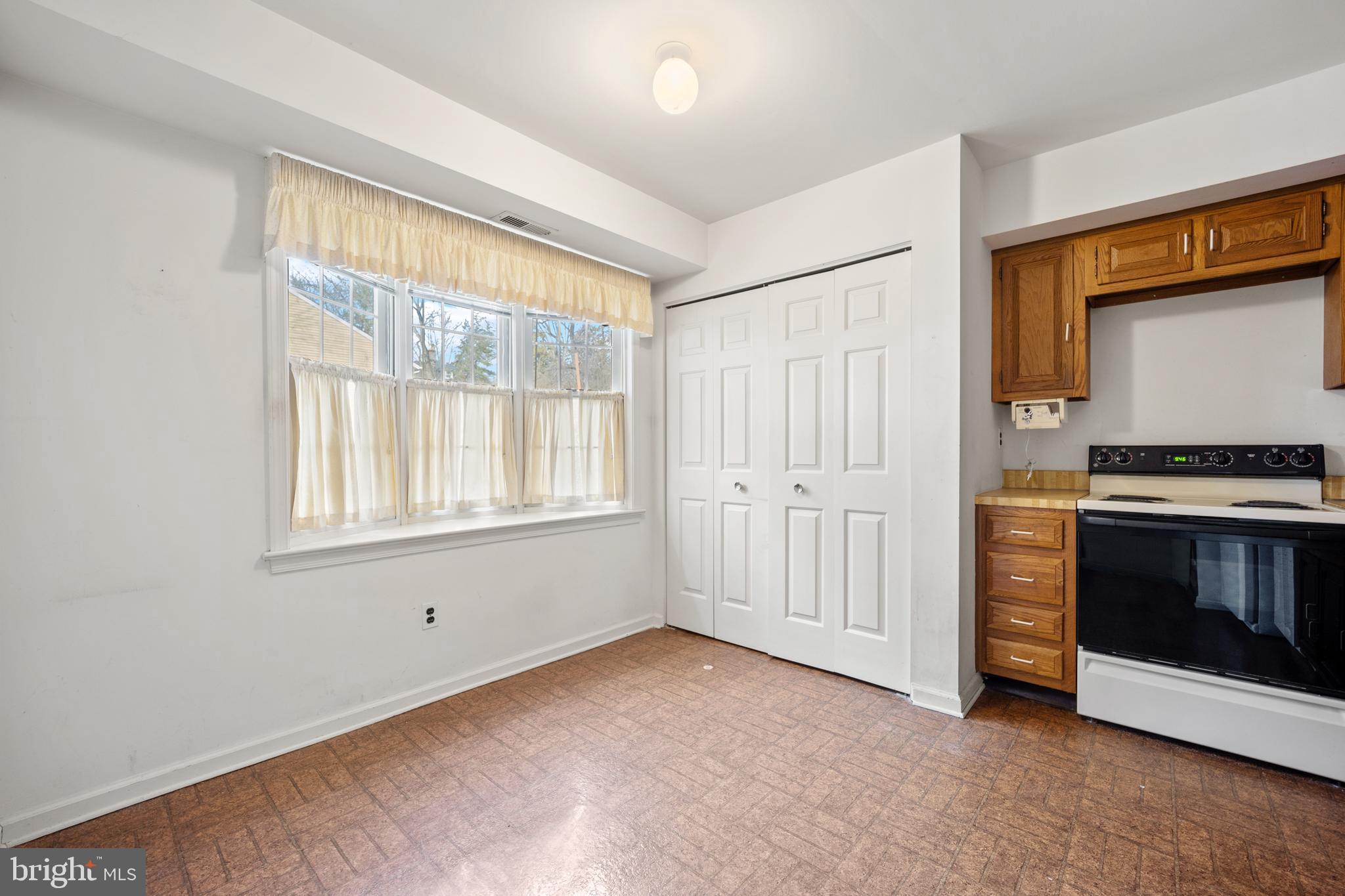 212 Brookwood Drive Ambler, PA 19002 - Photo 4 of 22