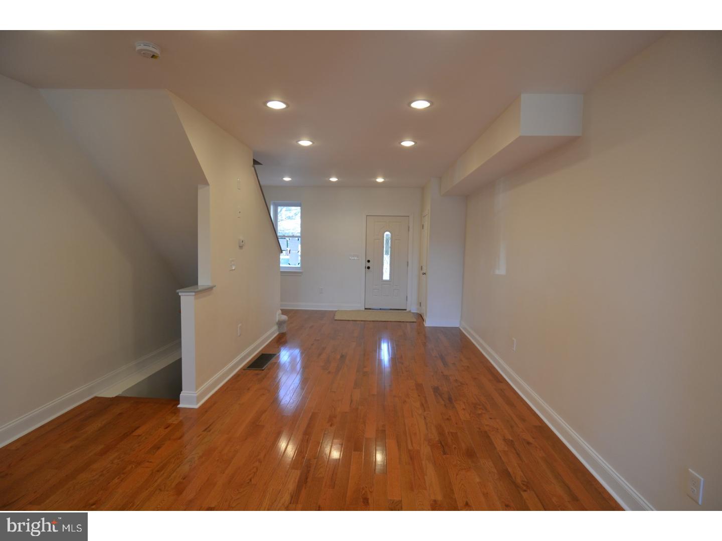 544 Marwood Road Philadelphia, PA 19120 - Photo 4 of 17 Living Room
