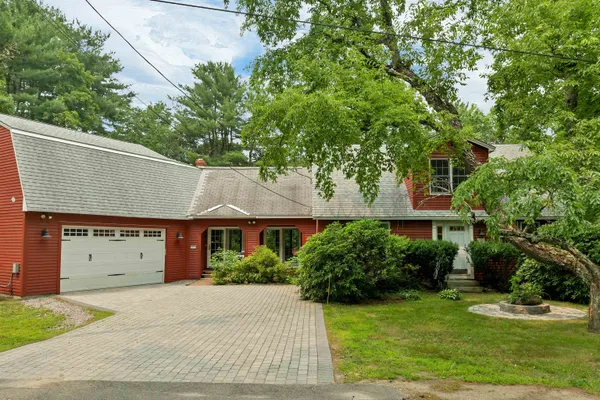 $599,900 | 4 Highland Avenue, Goffstown, NH 03045