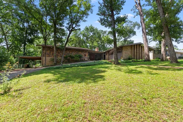 $325,000 | 122 Berkley Drive, Palestine, TX 75801