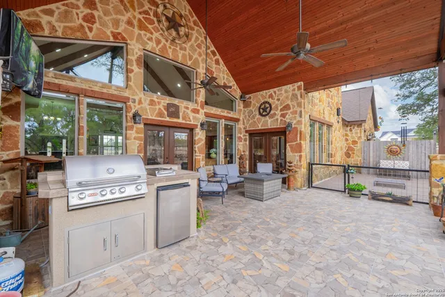 $1,275,000 | 103 Rio Grande Drive, Blanco, TX 78606