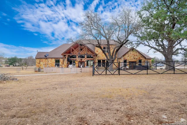 $1,275,000 | 103 Rio Grande Drive, Blanco, TX 78606