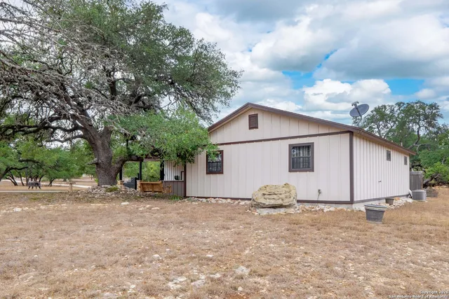 $1,275,000 | 103 Rio Grande Drive, Blanco, TX 78606
