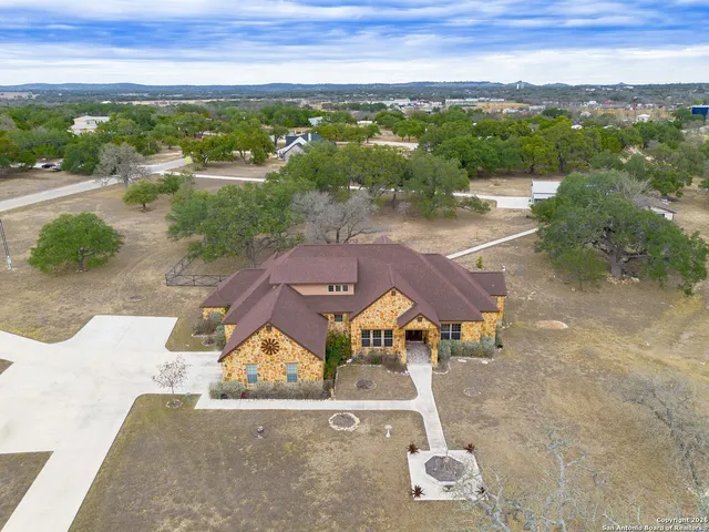 $1,275,000 | 103 Rio Grande Drive, Blanco, TX 78606