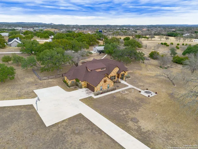 $1,275,000 | 103 Rio Grande Drive, Blanco, TX 78606