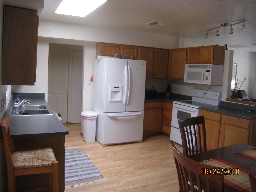 1420 West Utopia Road Phoenix, AZ 85027 - Photo 9 of 23 Kitchen toward Lvg Rm