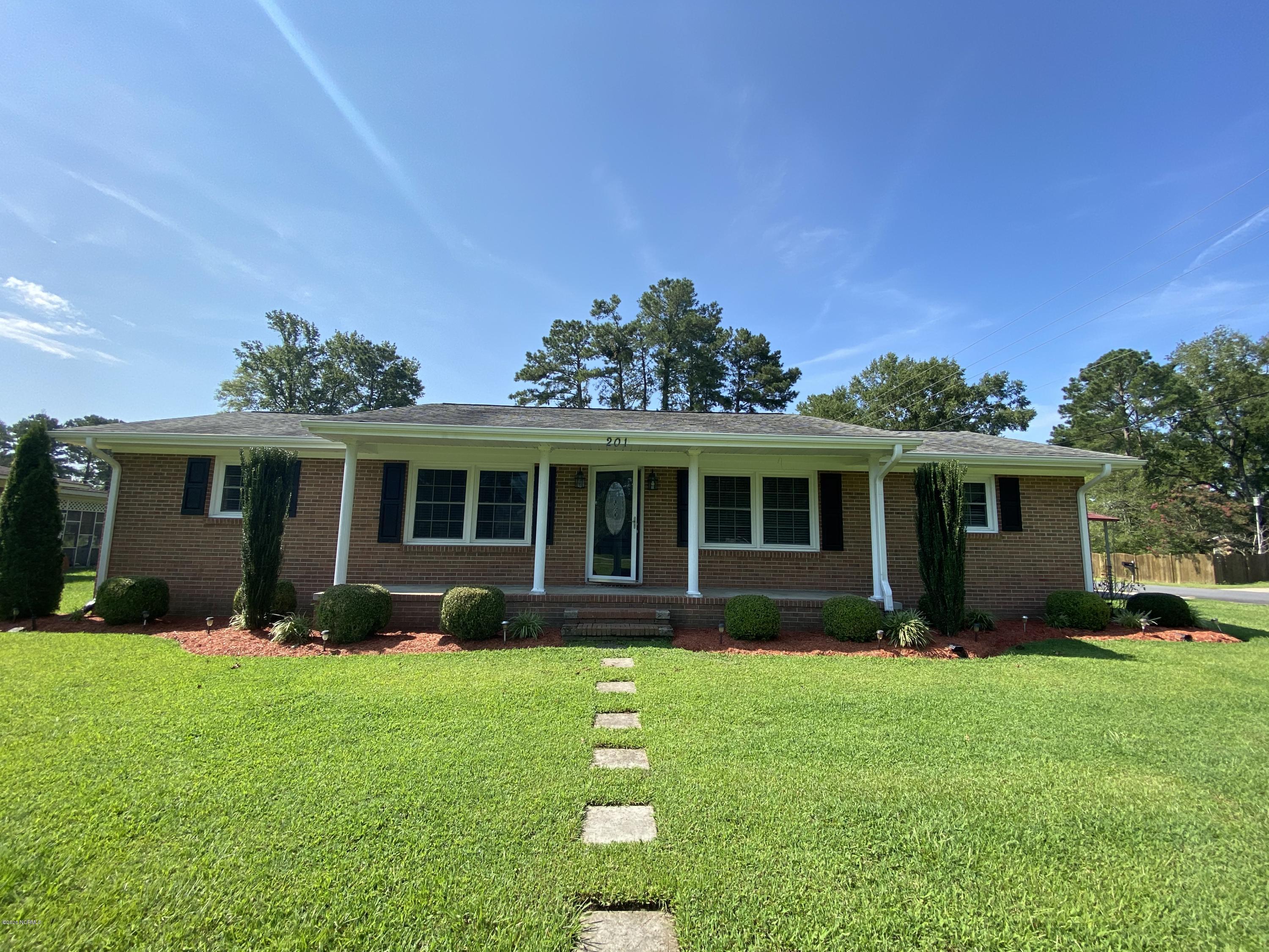 201 Mansfield Road Washington, NC 27889 - Photo 1 of 23 Main View