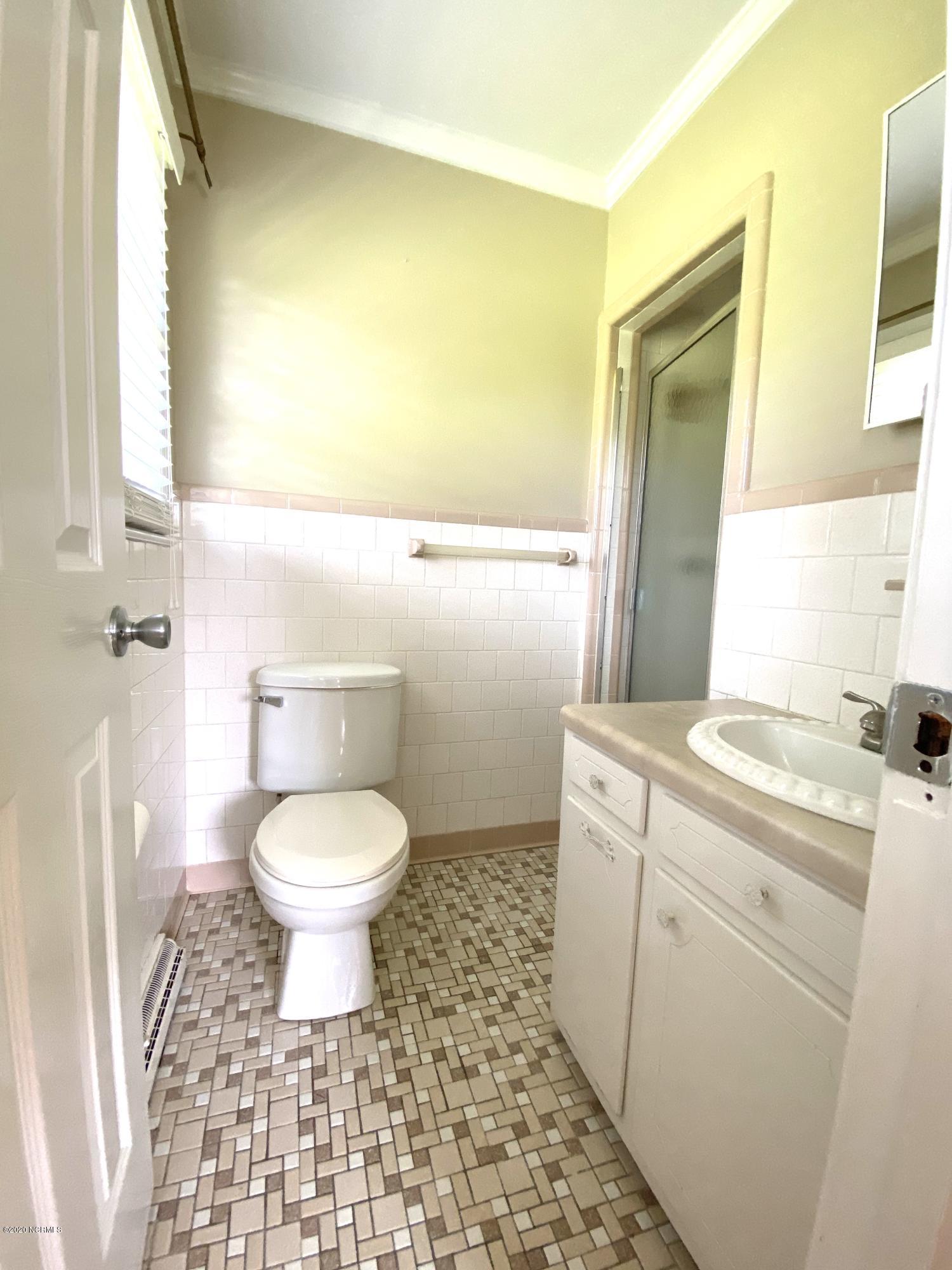 201 Mansfield Road Washington, NC 27889 - Photo 14 of 23 014Bathroon2