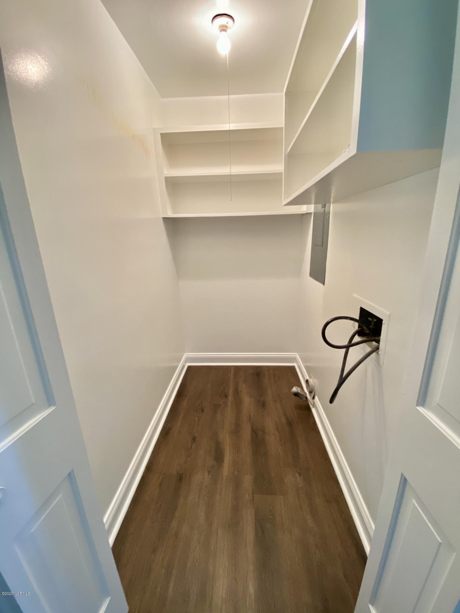 201 Mansfield Road Washington, NC 27889 - Photo 17 of 23 017Loundryroom