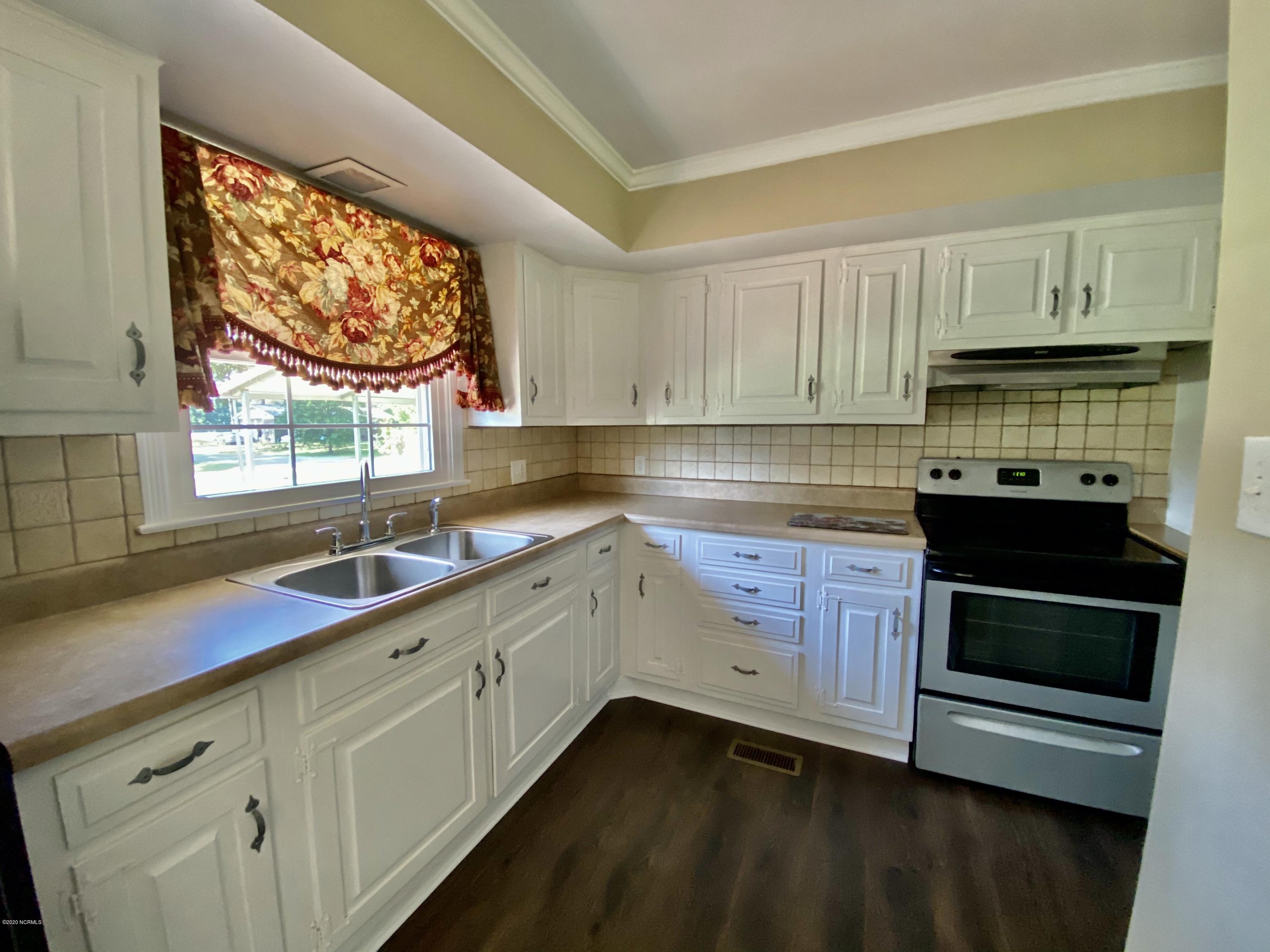 201 Mansfield Road Washington, NC 27889 - Photo 5 of 23 005Kitchen2