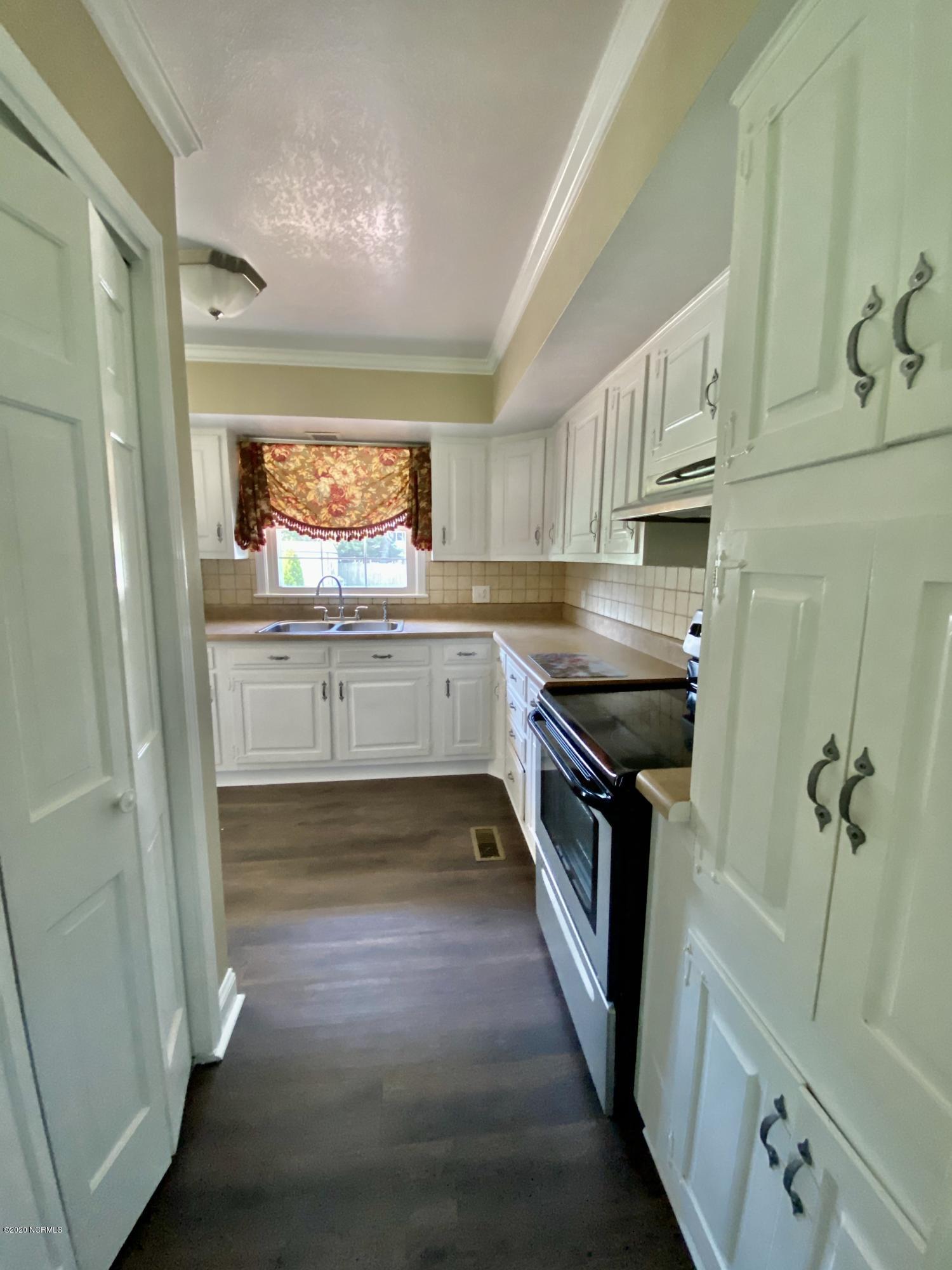 201 Mansfield Road Washington, NC 27889 - Photo 6 of 23 006Kitchen1