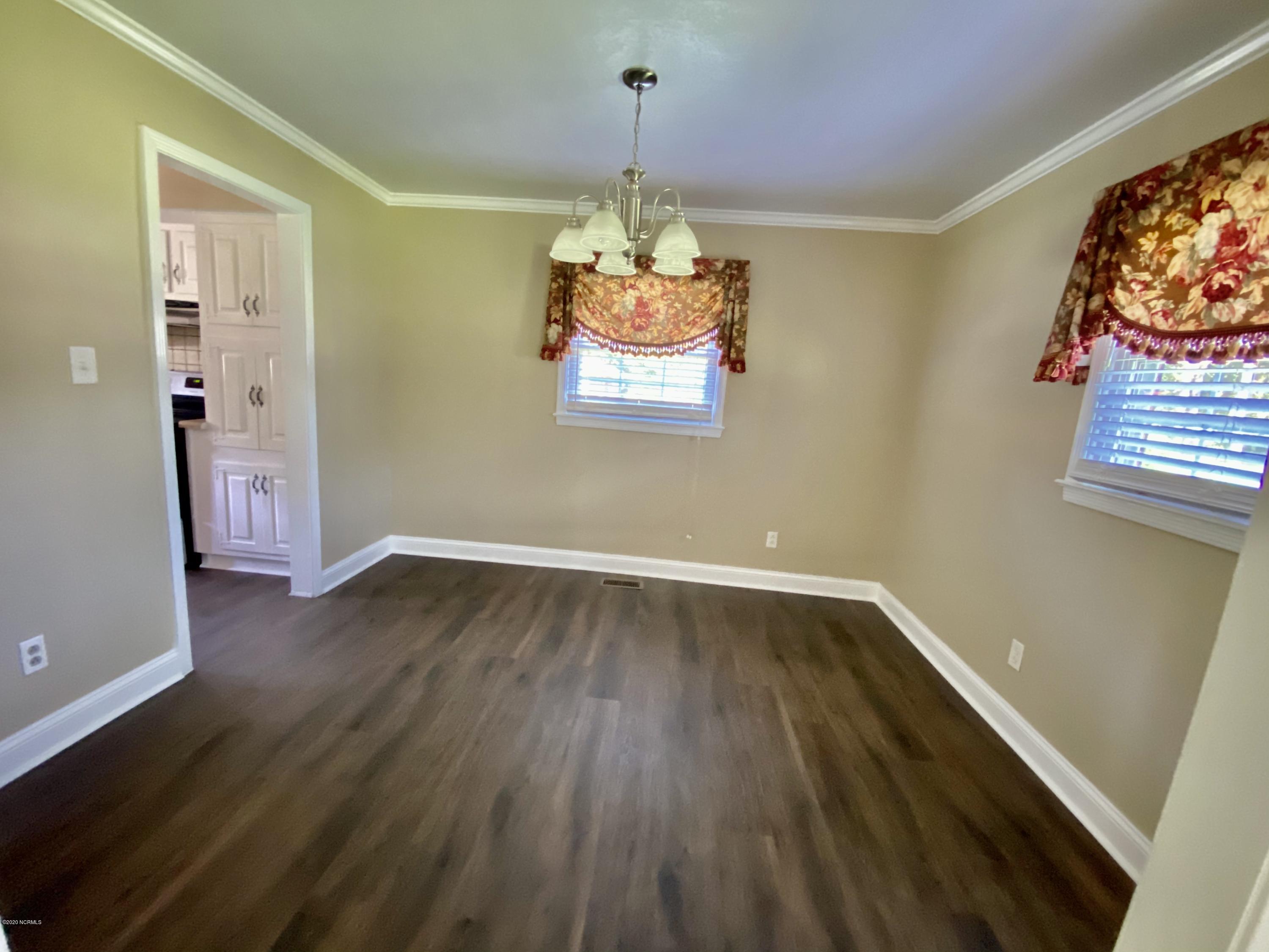 201 Mansfield Road Washington, NC 27889 - Photo 8 of 23 008Diningroom