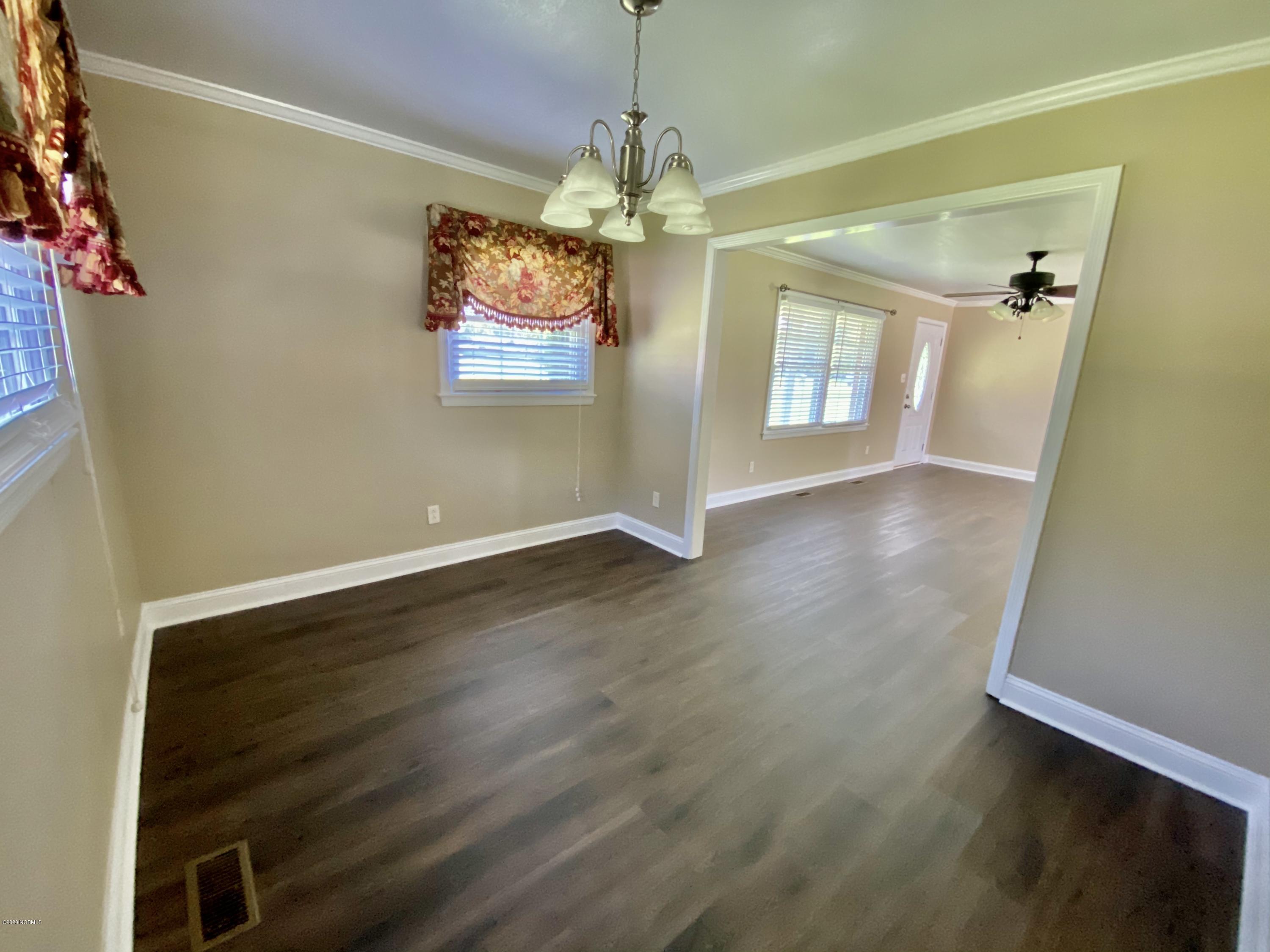 201 Mansfield Road Washington, NC 27889 - Photo 9 of 23 009Diningroom2