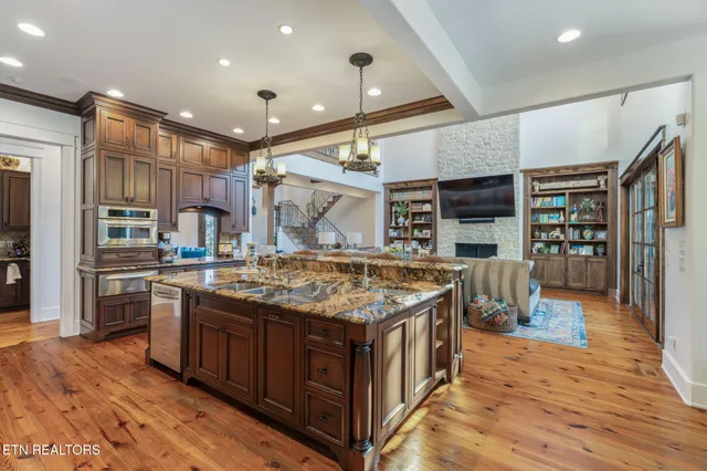 $2,700,000 | 203 Lake Forest Way, Louisville, TN 37777