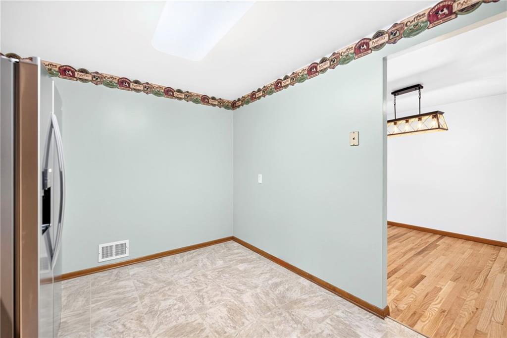436 Sharon Road Coraopolis, PA 15108 - Photo 13 of 33