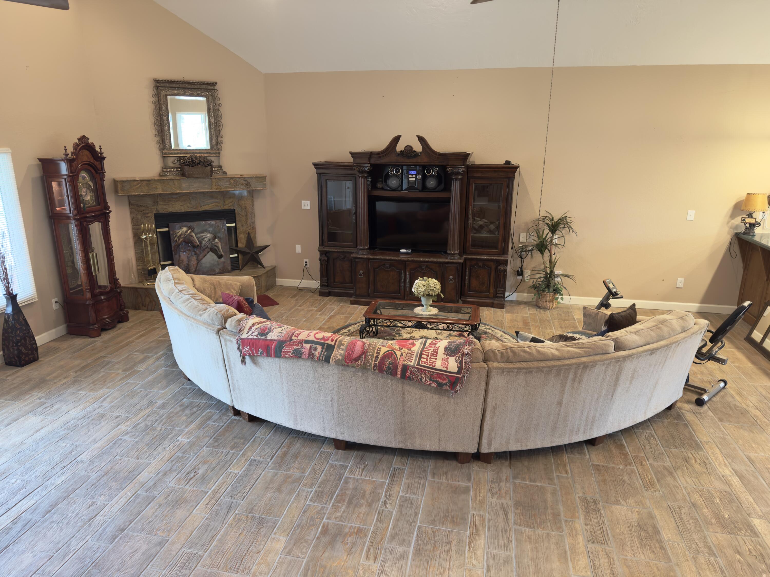 3955 Highway 77 Chipley, FL 32428 - Photo 11 of 54 Great room with Kitchenette