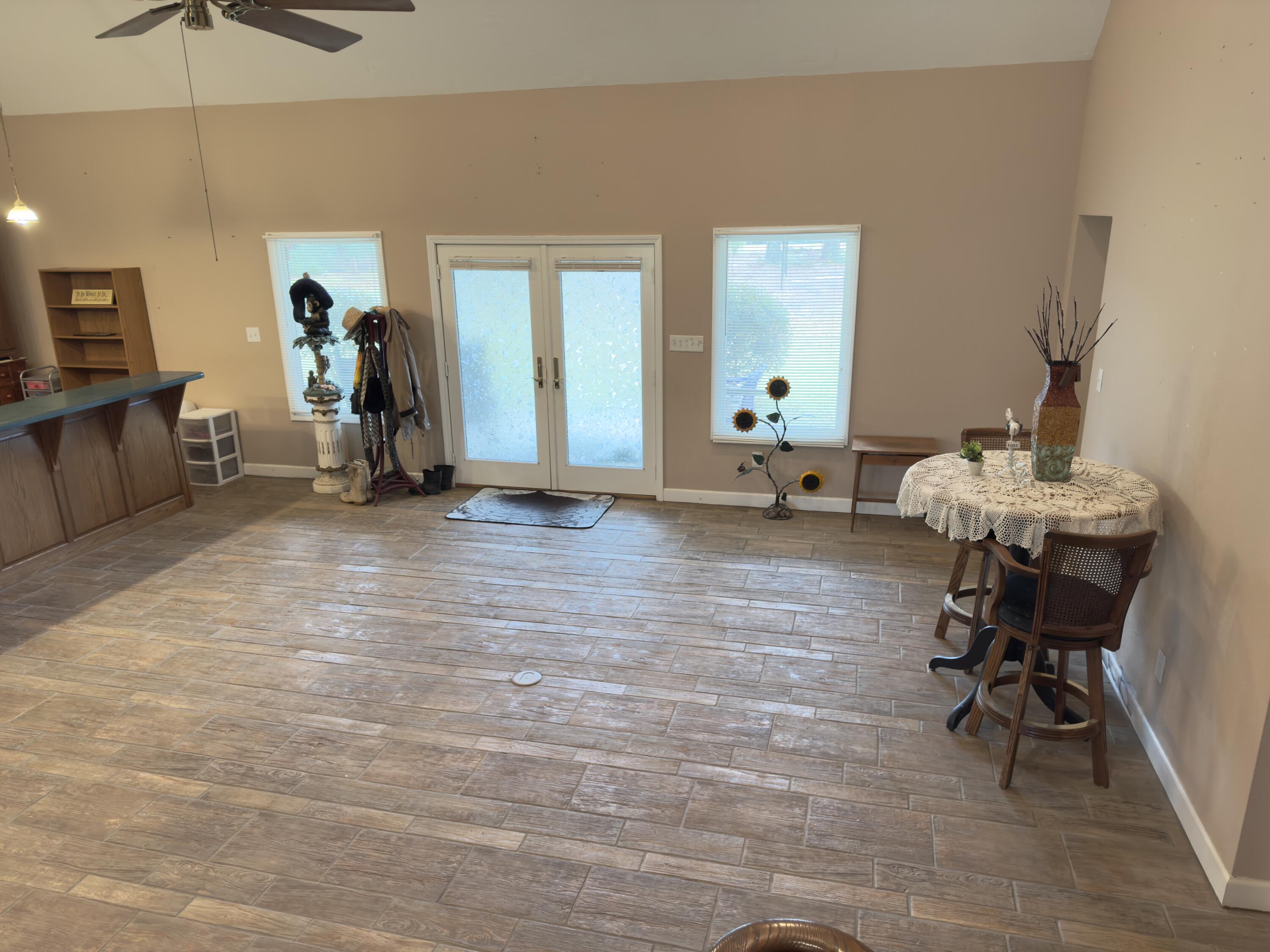 3955 Highway 77 Chipley, FL 32428 - Photo 12 of 54 Great room with Kitchenette