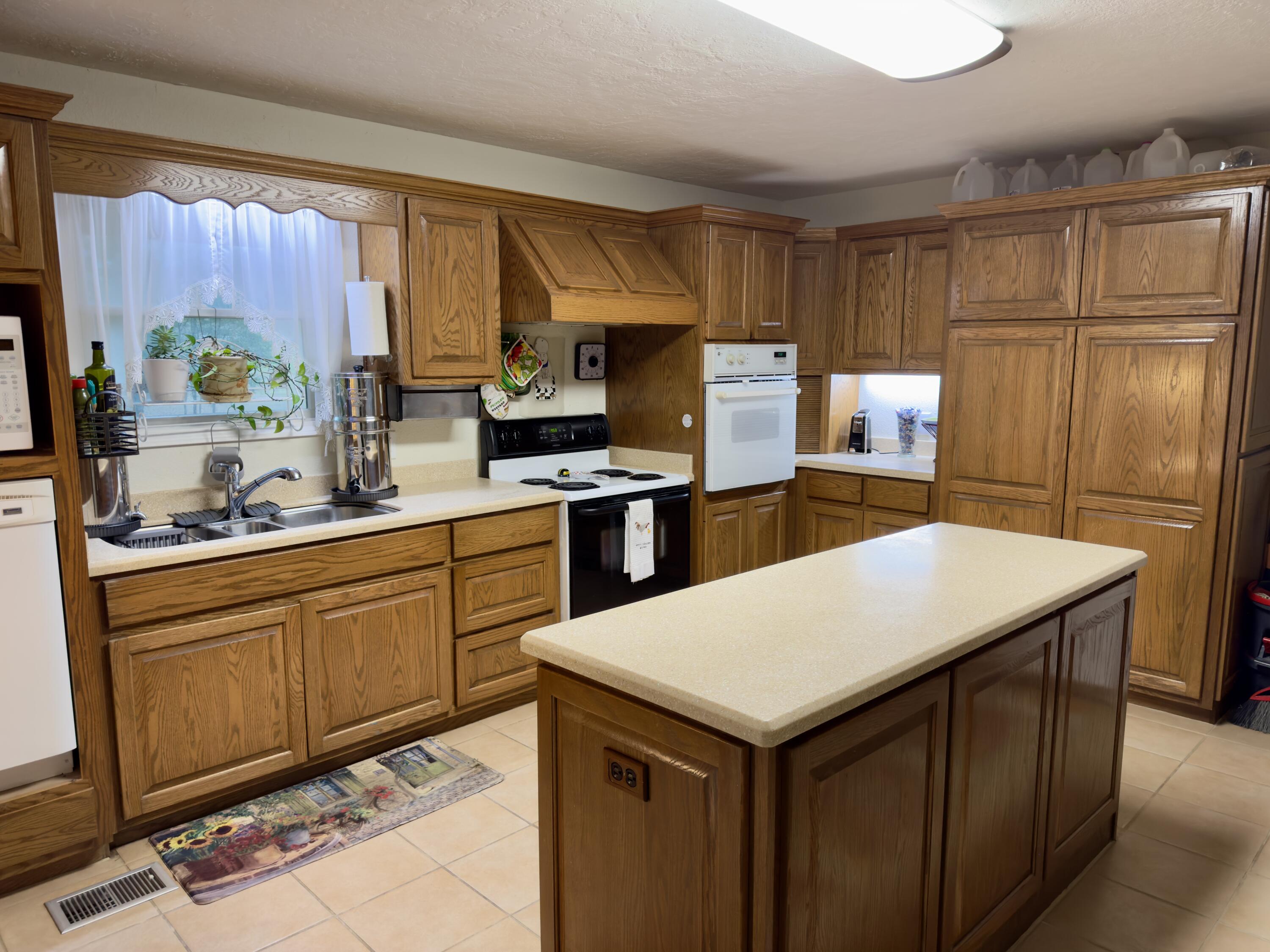 3955 Highway 77 Chipley, FL 32428 - Photo 23 of 54 Kitchen - 2nd Floor
