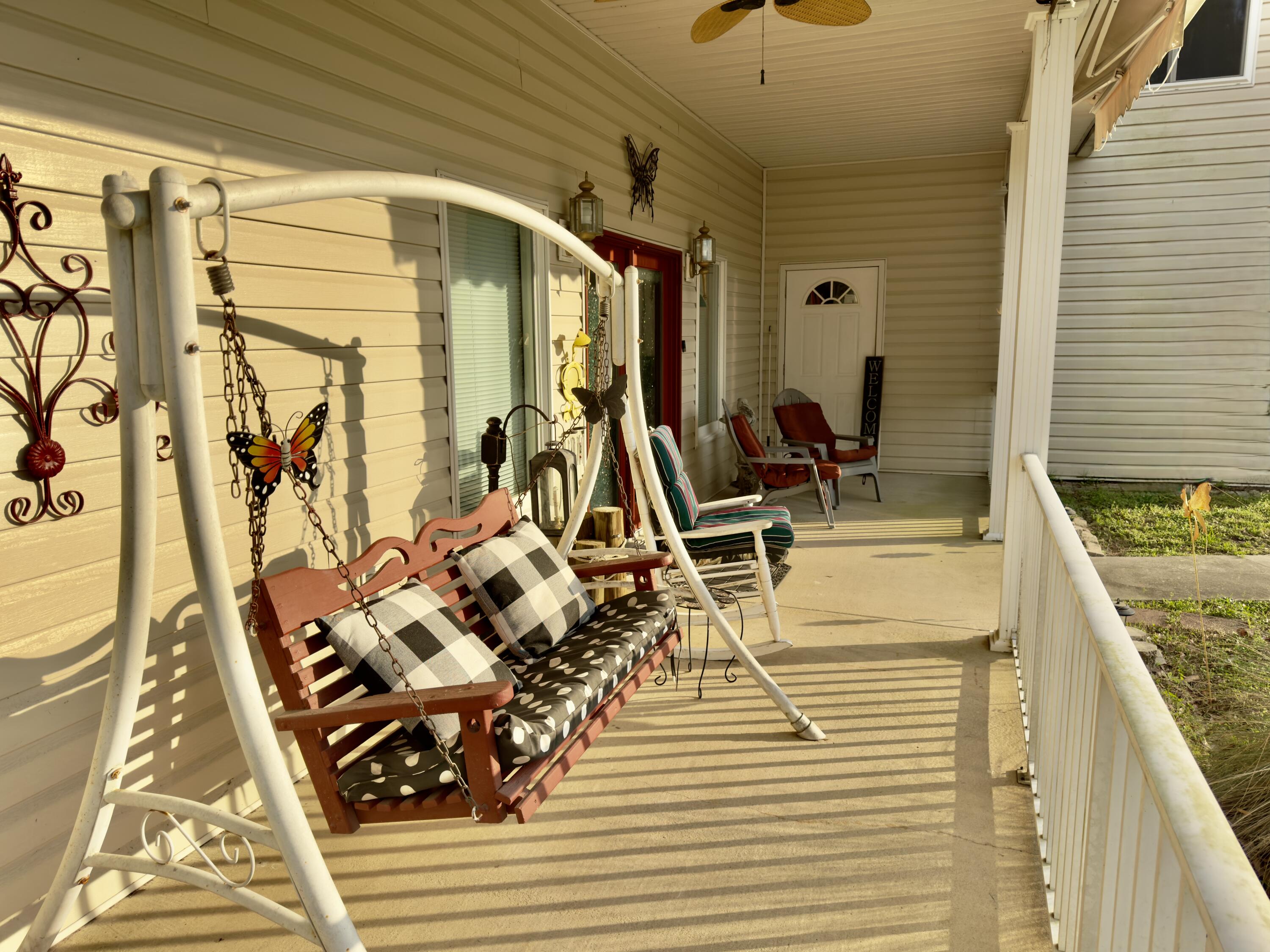 3955 Highway 77 Chipley, FL 32428 - Photo 5 of 54 Front Porch