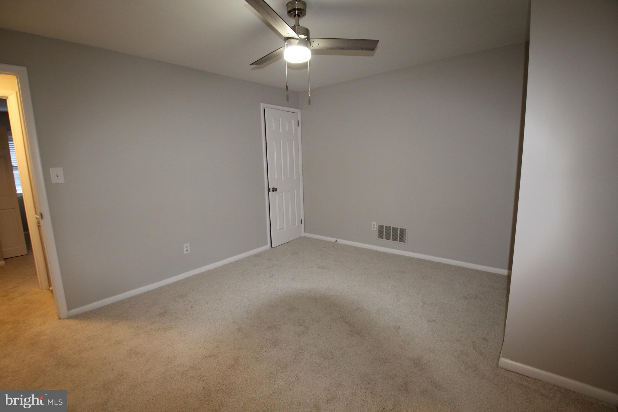 25 East 4th Street New Castle, DE 19720 - Photo 16 of 22 an empty room with a fan & a window