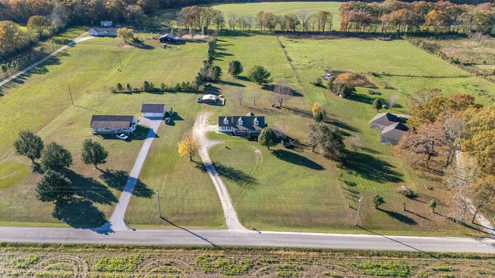 2533 Robertson Road Lawrenceburg, TN 38464 - Photo 11 of 36 Gallery Image 11