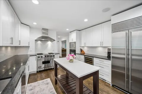 $2,099,000 | 920 Pine Tree Lane, Winnetka, IL 60093