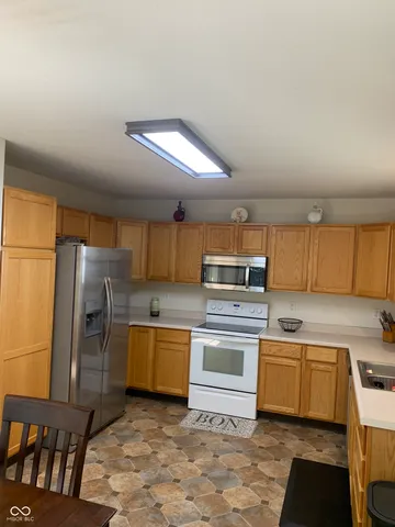 $279,900 | 2887 Prairie Stream Way, Columbus, IN 47203