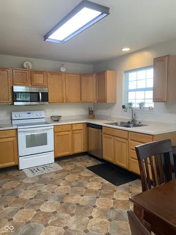 $279,900 | 2887 Prairie Stream Way, Columbus, IN 47203