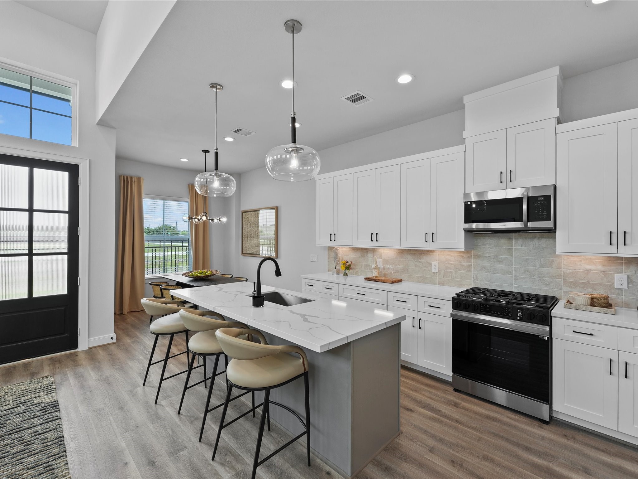 9216 Washington Heights Street Houston, TX 77063 - Photo 11 of 44