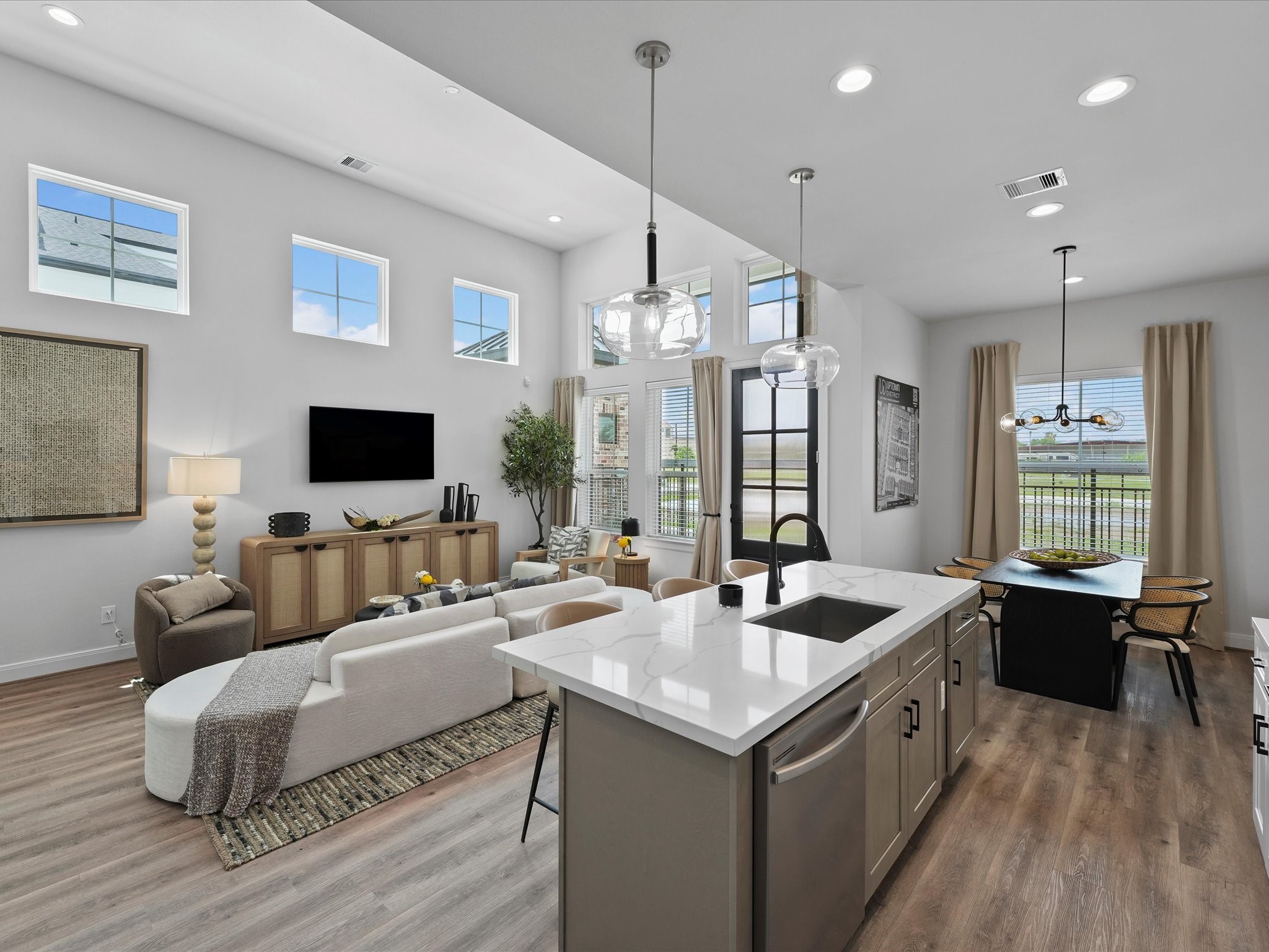 9216 Washington Heights Street Houston, TX 77063 - Photo 13 of 44